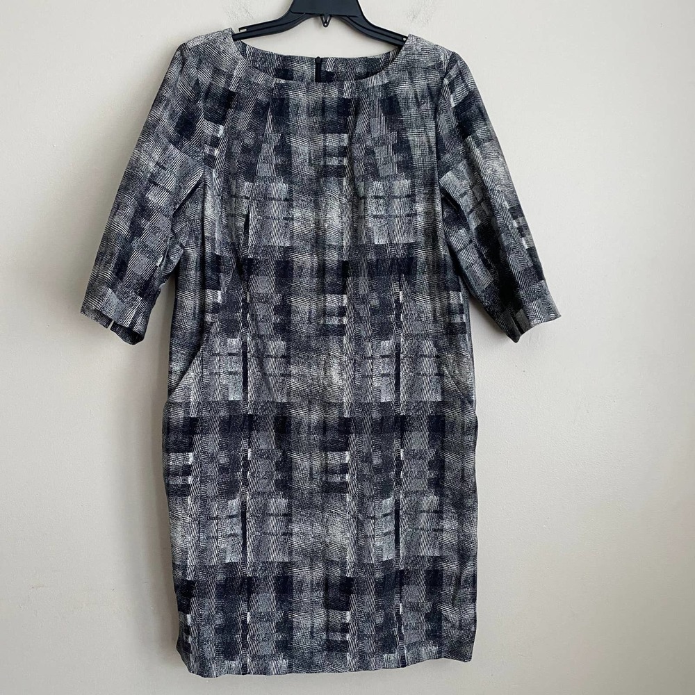 Plus Black/White Stretch 3/4 Sleeve 2 Pocket Midi Dress